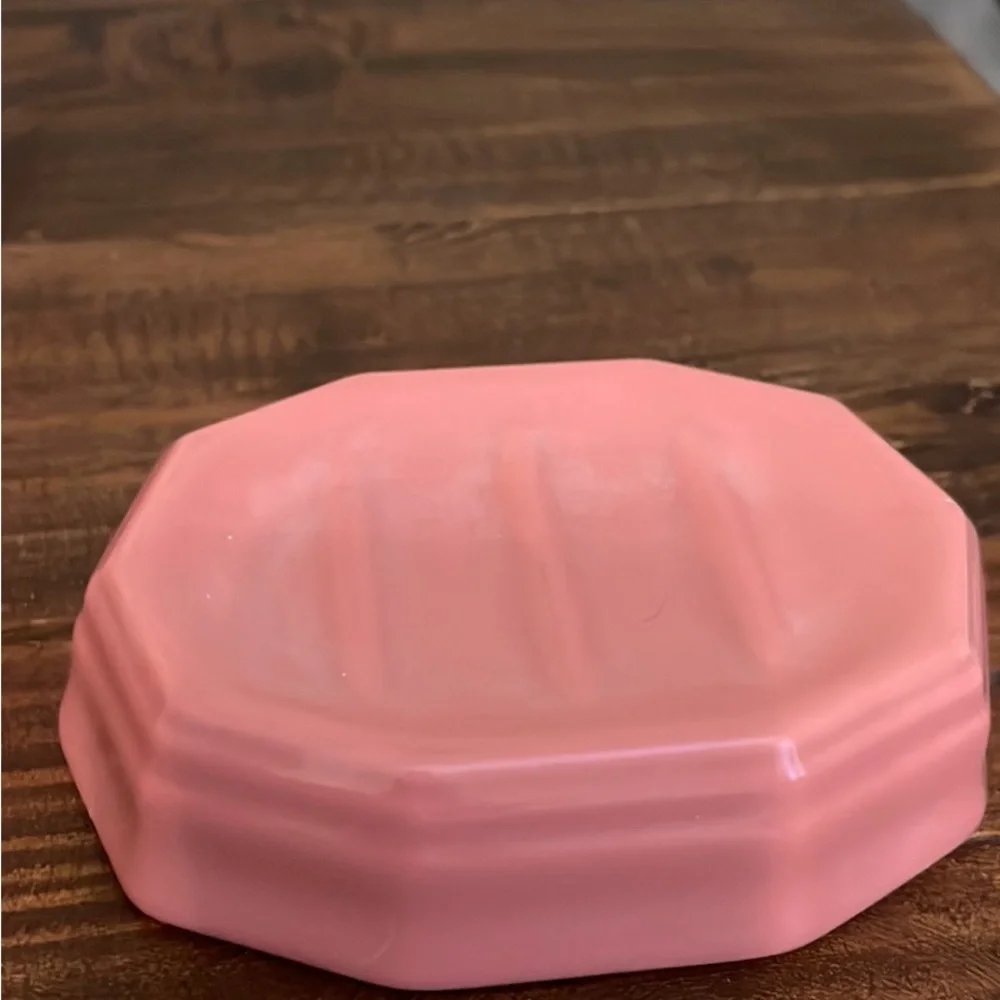 Vintage pink soap dish, toothbrush holder, hand towel and one bath towel